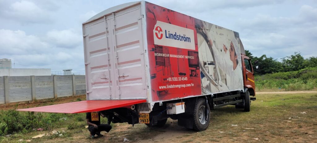 CANTILEVER TAIL LIFT FOR BIG VEHICLE 4