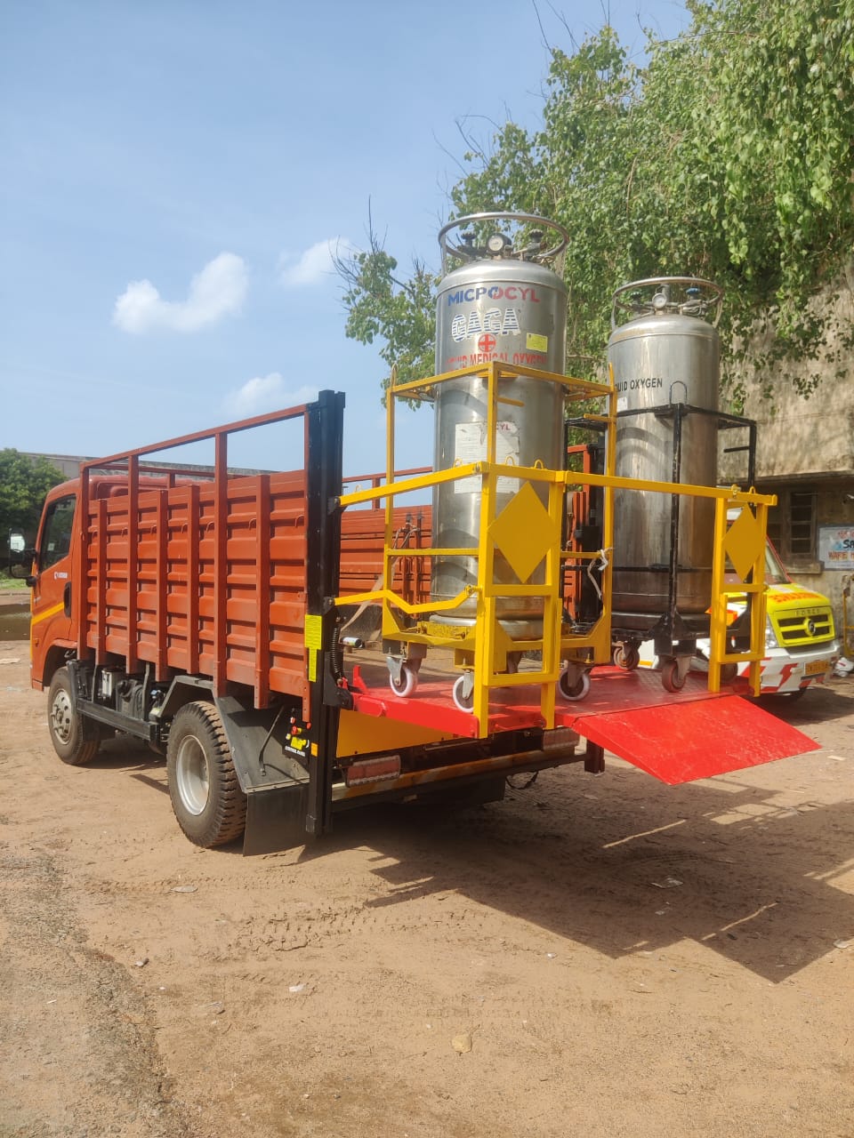 Oxygen cylinder lift